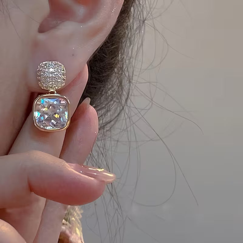 1 Pair Luxury Rhinestone Drop Earrings For Women, Bling Bling Elegant Style Zinc Alloy Dangle Earrings, Vintage Style, Fashion Accessory