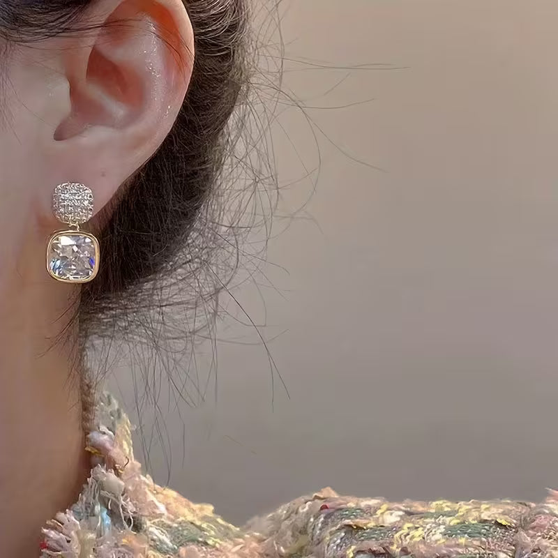 1 Pair Luxury Rhinestone Drop Earrings For Women, Bling Bling Elegant Style Zinc Alloy Dangle Earrings, Vintage Style, Fashion Accessory